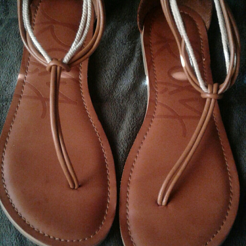 Roxy sandles